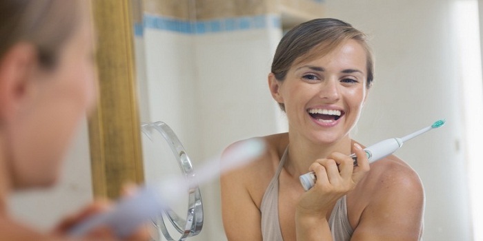 Quels sont les avantages d&rsquo;une brosse à dents électrique ?